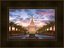 Load image into Gallery viewer, Gilbert Garden Oasis
