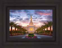 Load image into Gallery viewer, Gilbert Garden Oasis
