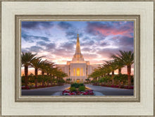 Load image into Gallery viewer, Gilbert Garden Oasis
