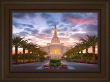 Load image into Gallery viewer, Gilbert Garden Oasis
