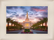Load image into Gallery viewer, Gilbert Garden Oasis
