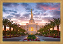 Load image into Gallery viewer, Gilbert Garden Oasis
