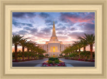 Load image into Gallery viewer, Gilbert Garden Oasis
