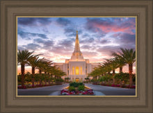 Load image into Gallery viewer, Gilbert Garden Oasis
