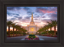 Load image into Gallery viewer, Gilbert Garden Oasis
