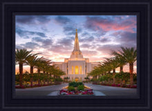Load image into Gallery viewer, Gilbert Garden Oasis
