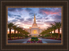 Load image into Gallery viewer, Gilbert Garden Oasis
