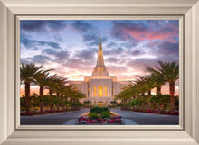 Load image into Gallery viewer, Gilbert Garden Oasis
