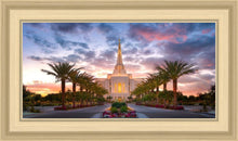 Load image into Gallery viewer, Gilbert Garden Oasis
