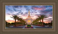 Load image into Gallery viewer, Gilbert Garden Oasis
