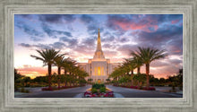 Load image into Gallery viewer, Gilbert Garden Oasis
