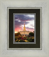 Load image into Gallery viewer, Jordan River Flowers

