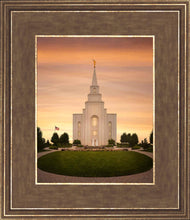 Load image into Gallery viewer, Kansas City Golden
