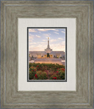 Load image into Gallery viewer, Reno Flowers
