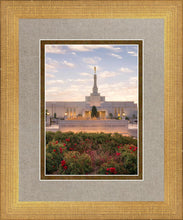 Load image into Gallery viewer, Reno Flowers
