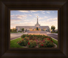 Load image into Gallery viewer, Reno Flowers
