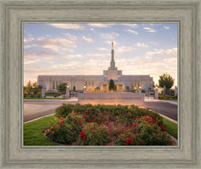 Load image into Gallery viewer, Reno Flowers
