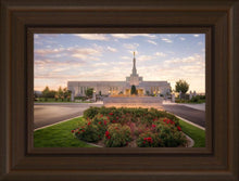 Load image into Gallery viewer, Reno Flowers

