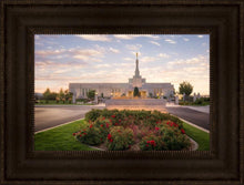 Load image into Gallery viewer, Reno Flowers
