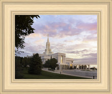 Load image into Gallery viewer, Bountiful Pastel Light
