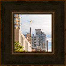 Load image into Gallery viewer, Manhattan Golden Vertical
