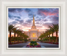 Load image into Gallery viewer, Gilbert Garden Oasis
