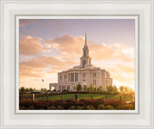 Load image into Gallery viewer, Golden Payson Panorama
