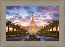 Load image into Gallery viewer, Gilbert Garden Oasis
