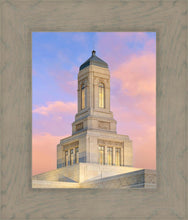 Load image into Gallery viewer, Helena Montana Look Up

