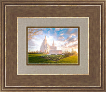 Load image into Gallery viewer, Brigham Utah Springs Light
