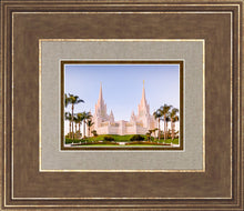 Load image into Gallery viewer, San Diego California Glow
