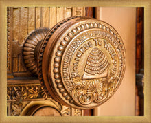 Load image into Gallery viewer, Salt Lake City Temple Holiness In Gold

