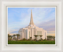Load image into Gallery viewer, Gilbert 02
