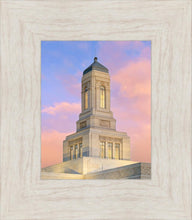 Load image into Gallery viewer, Helena Montana Look Up
