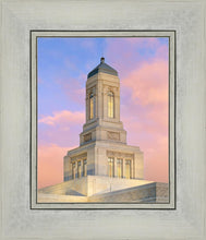 Load image into Gallery viewer, Helena Montana Look Up
