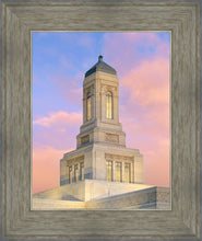 Load image into Gallery viewer, Helena Montana Look Up
