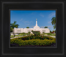 Load image into Gallery viewer, Mérida Mexico Garden Peace

