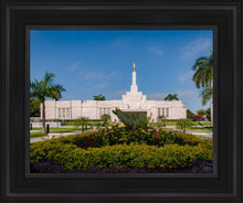 Load image into Gallery viewer, Mérida Mexico Garden Peace
