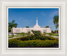 Load image into Gallery viewer, Mérida Mexico Garden Peace
