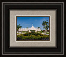 Load image into Gallery viewer, Mérida Mexico Garden Peace
