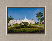 Load image into Gallery viewer, Mérida Mexico Garden Peace
