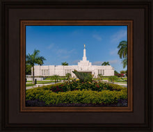 Load image into Gallery viewer, Mérida Mexico Garden Peace
