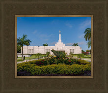 Load image into Gallery viewer, Mérida Mexico Garden Peace
