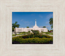 Load image into Gallery viewer, Mérida Mexico Garden Peace
