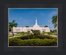 Load image into Gallery viewer, Mérida Mexico Garden Peace
