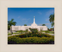 Load image into Gallery viewer, Mérida Mexico Garden Peace
