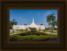 Load image into Gallery viewer, Mérida Mexico Garden Peace
